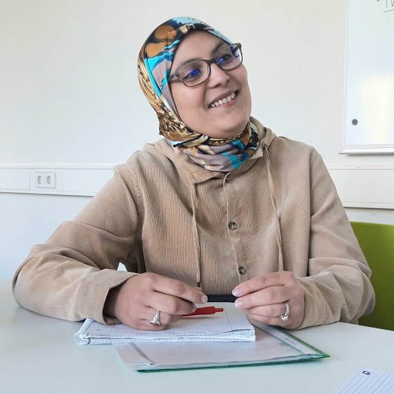 Teilnehmerin Hanae im Gespräch über berufliche Integration in Berlin